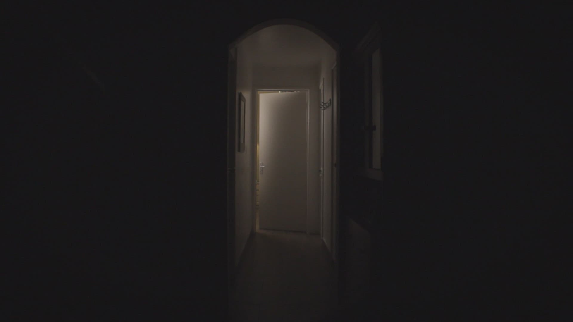 UN INVITADO NO TOCA A LA PUERTA